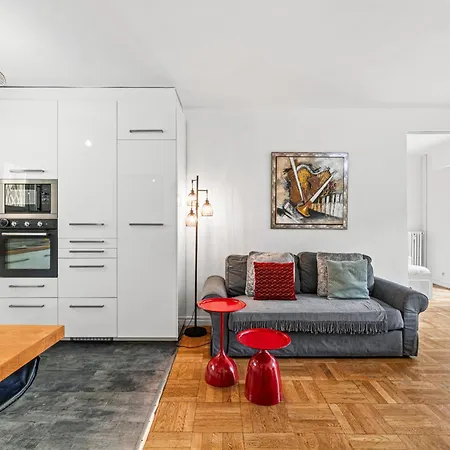 Apartment Comfortable & Bright 2 Bedroom Nice