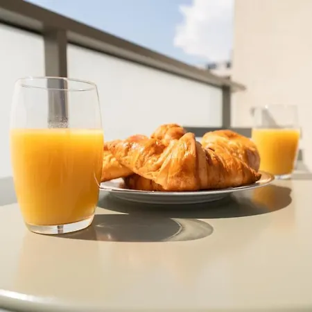 Bright With Terrace And Wi-fi Nice