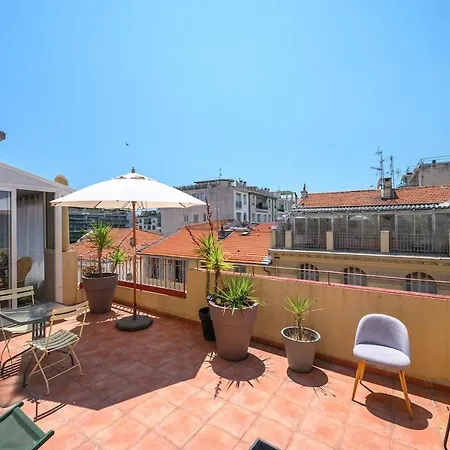 Bright & Cosy W Terrace Ac Apartment