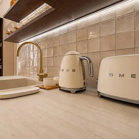 Old - Luxury New 5br - Sleeps 12 - Ac Apartment *