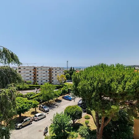 Beautiful 2 Swimming Pool, Parking Space And Air Conditioning Nice
