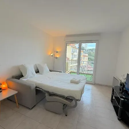 Apartment Charming Cozy With Sunny Balcony