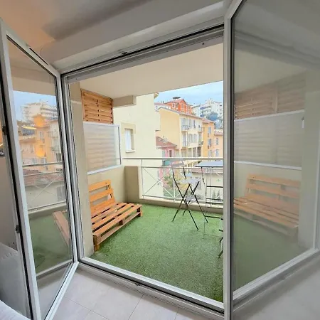 Apartment Charming Cozy With Sunny Balcony Nice
