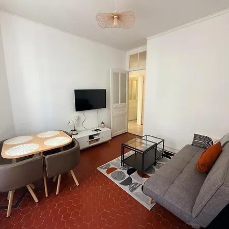 Pauline Fshh Apartment *