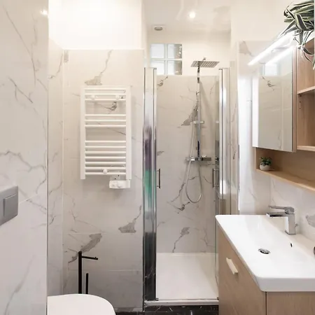 Apartment L23 Staywizus - 1 Bdr Shakespeare 2 Balconies - Clim & Wifi Nice