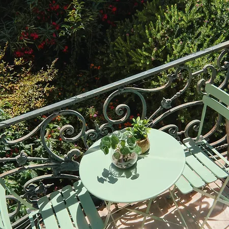 Charming Studio, Balcony With Garden View, Liberation Apartment *