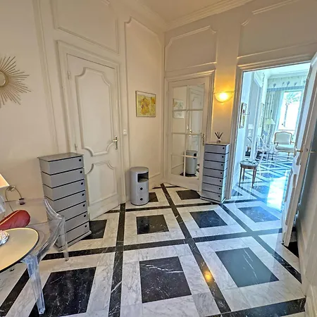 Rare Seafront Garden On Promenade Apartment *