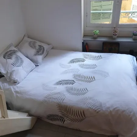 Sleeps 5 - Budget-friendly Flat - And Cozy Apartment Nice