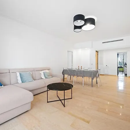 110 M2 Family, 3 Bedrooms Ac And Terrace 8 Min Away Apartment *