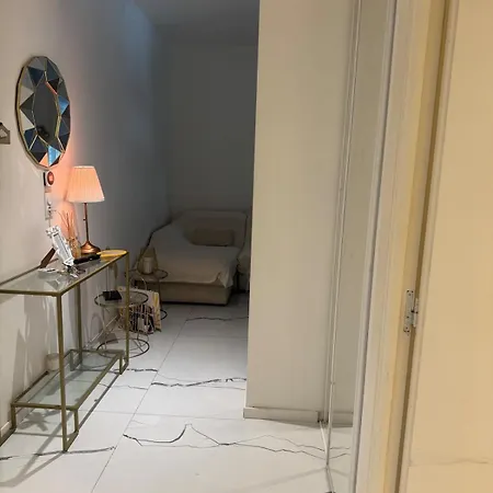 Sunny Getaway In Terrace Parking Apartment *
