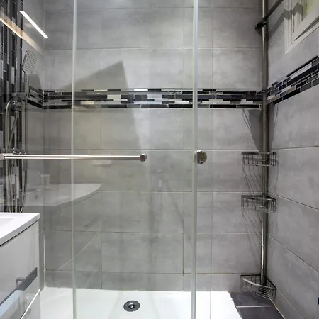 Apartment Air-conditioned In The Republique District *