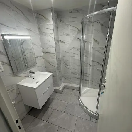 Apparently 2 Bedrooms Apartment *