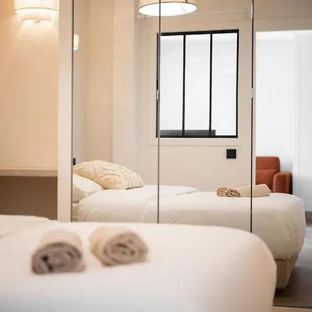 2-bedroom - Sleeps 4 - Place Massena Apartment *