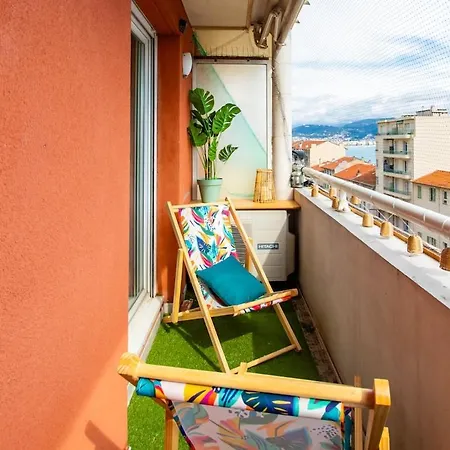 Modern 2-bedroom Sea View, Air Conditioning, Balcony Apartment