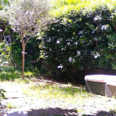 Quiet Garden Liberation Parking * Nice