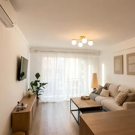 Heart Of Nice, 3min, 3 Ac Units, Balcony With 4-seater Dining! *
