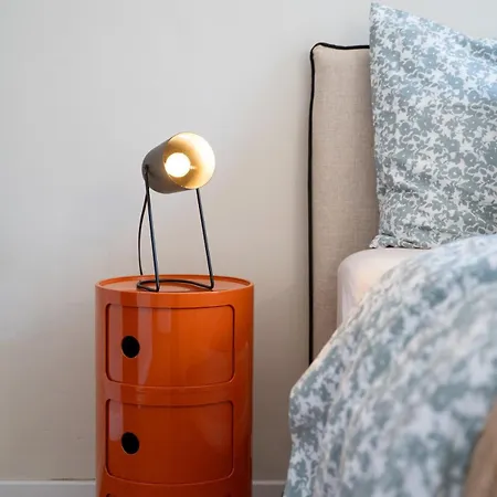 Bright 2 Center Apartment *