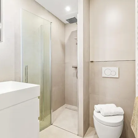 Apartment Carabacel - One Ac And Balcony Nice