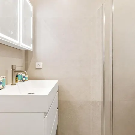 Carabacel - One Ac And Balcony Apartment