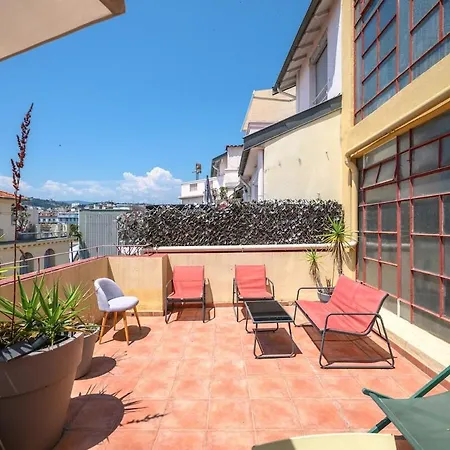 Bright & Cosy W Terrace Ac Apartment