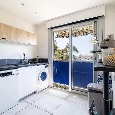 Beautiful 2 Swimming Pool, Parking Space And Air Conditioning