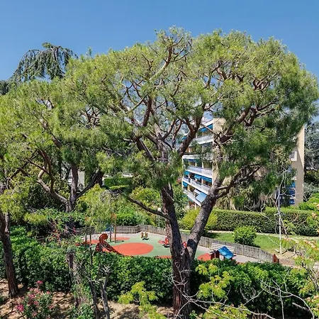 Beautiful 2 Swimming Pool, Parking Space And Air Conditioning *