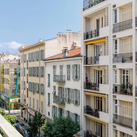 La Vie Riviera Apartment *