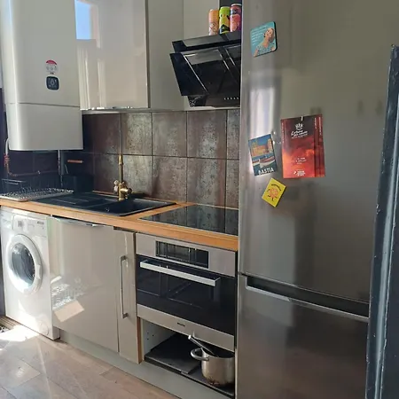2p Renove Dans Bel Immeuble Nicois De Caractere Nice