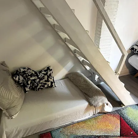 Apartment Sleeps 5 - Budget-friendly Flat - And Cozy