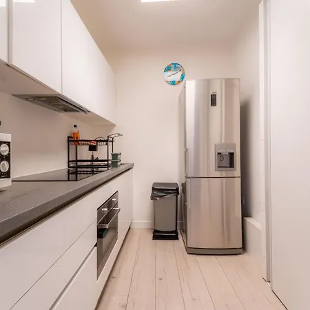 Old Town Nice, 2 Bedrooms & 2 Bathrooms,quiet, Ac For 4 People