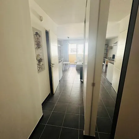 Apartment Et Spacieux A 10 Minutes Du Centre De Et 5 Min De L'entree D'autoroute Acces Faciles Et Dans Quartier Calme *