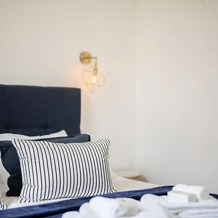 Sephora Jean Medecin 2-bedroom Apartment *
