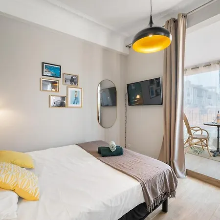 Bright & Cosy W Terrace Ac Apartment *
