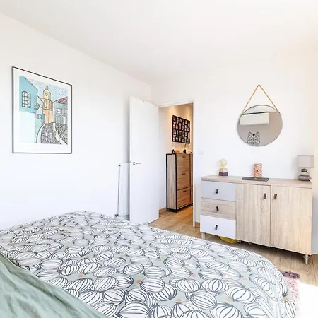 Beautiful 2 Swimming Pool, Parking Space And Air Conditioning Apartment *