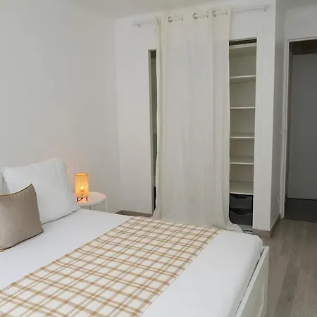 Apartment Joli T3 Proche Mer,climatise,parking Prive, Wifi Nice