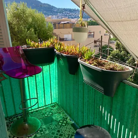 Apartment 2p Renove Dans Bel Immeuble Nicois De Caractere Nice