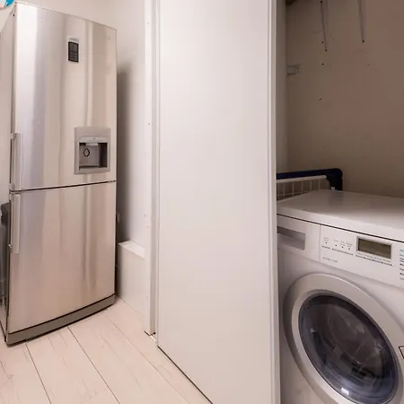 Apartment Old Town Nice, 2 Bedrooms & 2 Bathrooms,quiet, Ac For 4 People *