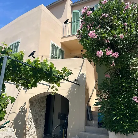 Apartment Unique Dans Le Vieux-nice! Avec Jardin Et Terrasse