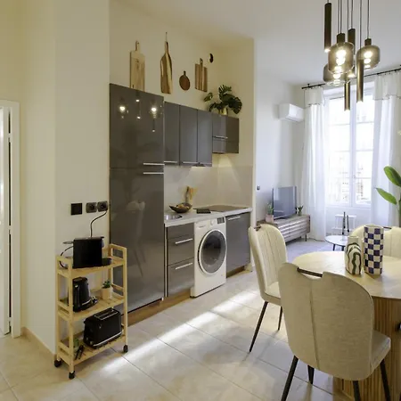 #38 Staywizus - 1bdr Place Massena - Near - Ac & Wifi Apartment *