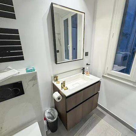 Elegant Sea Front Apartment Nice