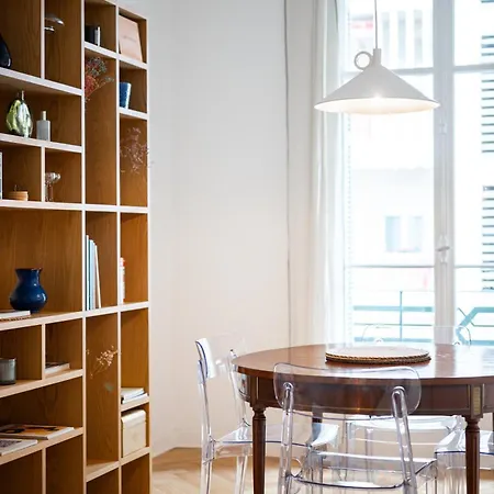 Charming & Comfortable - Near The Port / Parking Apartment