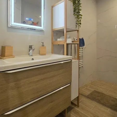 Apartment 4 Guests Promenade Des *