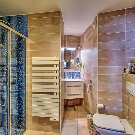 Apartment Lovely 4-bedroom Family In