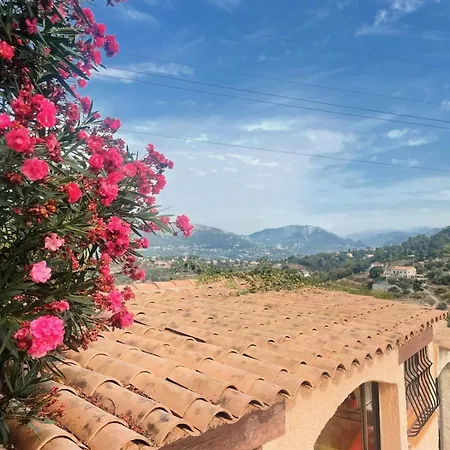 Apartment With Pool And Mountain View Nice