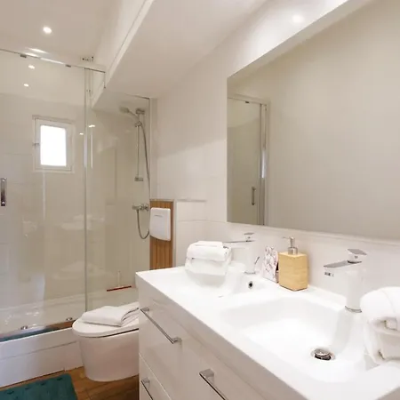 Promenade Sea View 2 Bedrooms, Ac, Wifi Apartment *