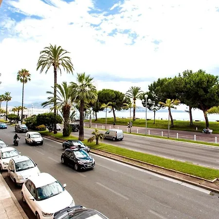 Promenade Sea View 2 Bedrooms, Ac, Wifi Apartment *