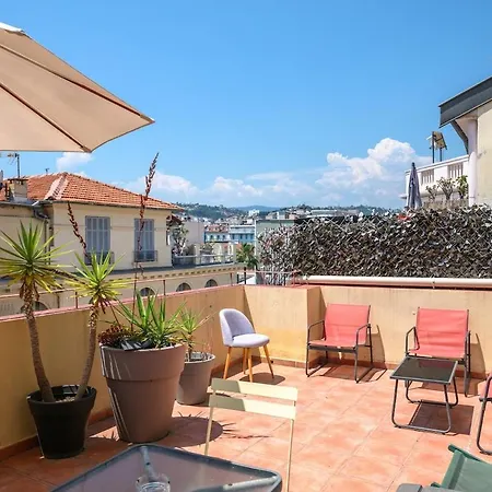 Bright & Cosy W Terrace Ac Apartment