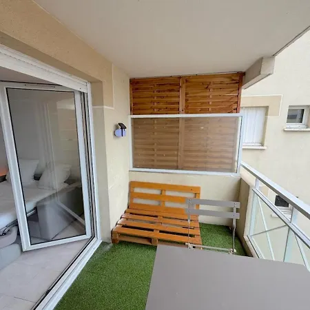 Apartment Charming Cozy With Sunny Balcony *