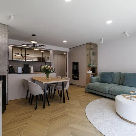 La Vie Riviera Apartment *