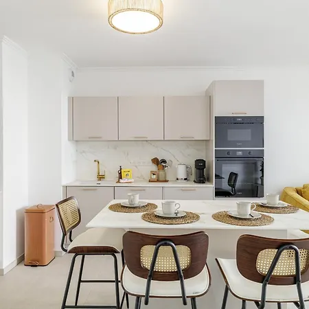 Quiet & Pretty 1 Bdr In The Center Apartment *